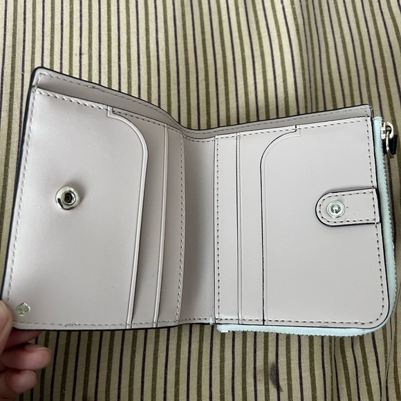 KATE SPADE BEIGE & WHITE SMALL WALLET WITH CARD SLIPS, COIN AND CASH COMPARTMENT - Picture 3 of 5